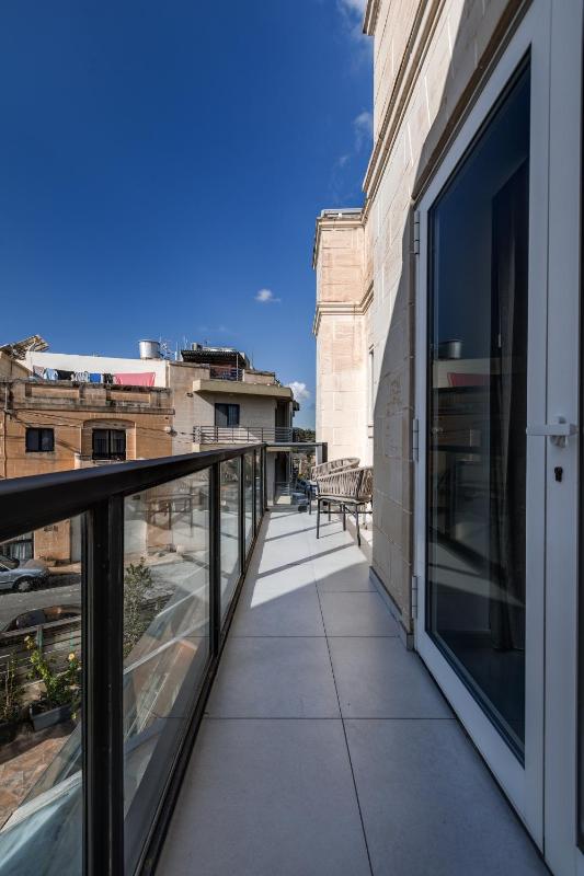Studio Apartment image 2