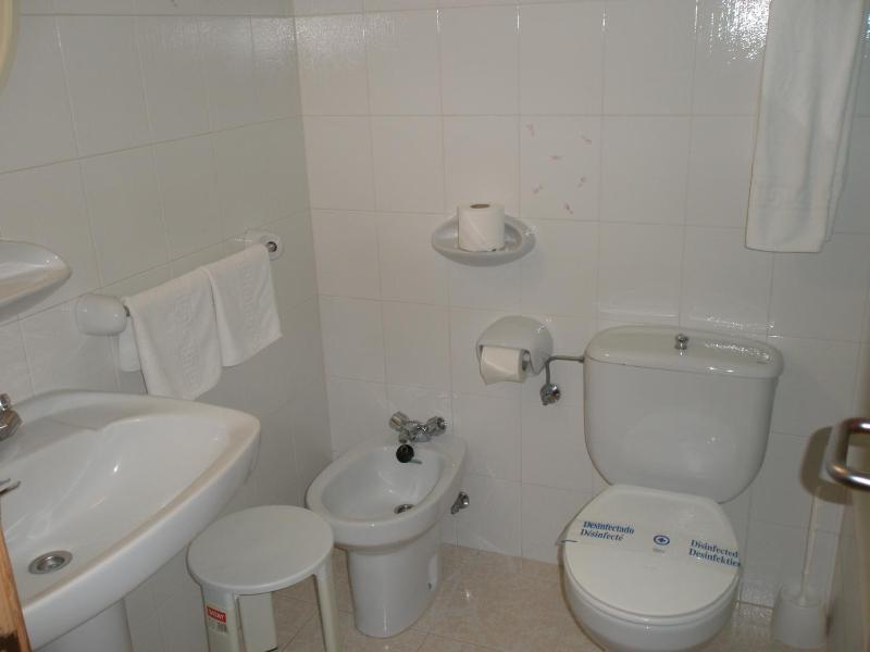 Double Room image 3
