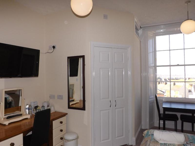 Triple Room image 4
