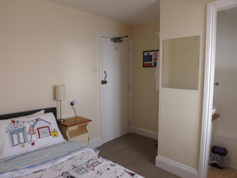 Single Attic Room with external private shower room - Sea View - Access by stairs only  image 3