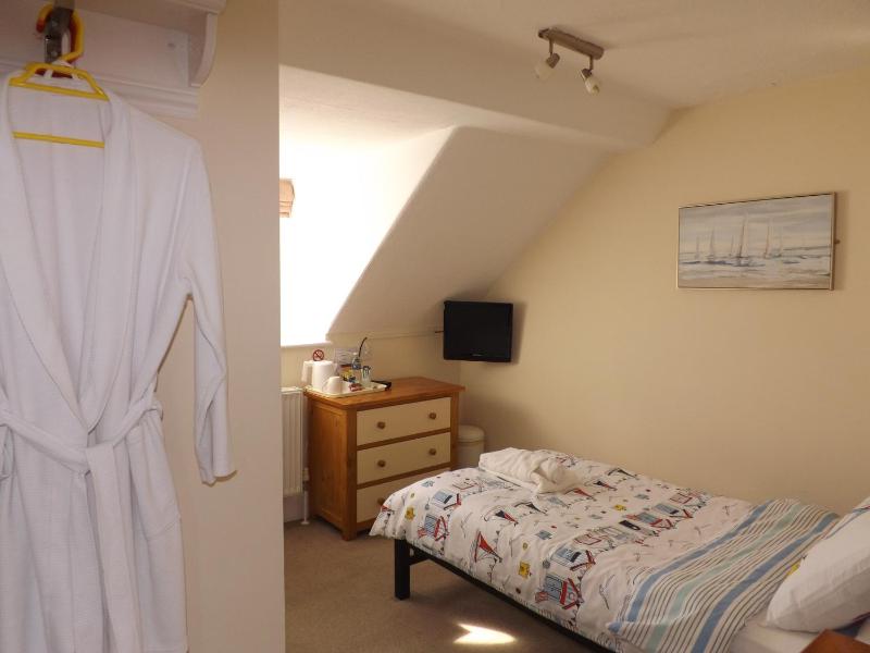 Single Attic Room with external private shower room - Sea View - Access by stairs only  image 1