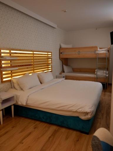 Quadruple Room image 4