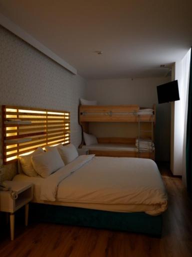 Quadruple Room image 2