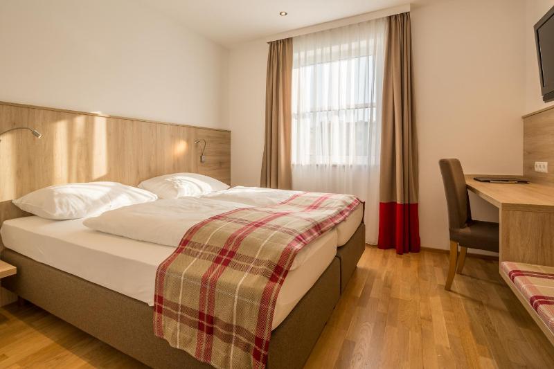 Standard Double Room image 4