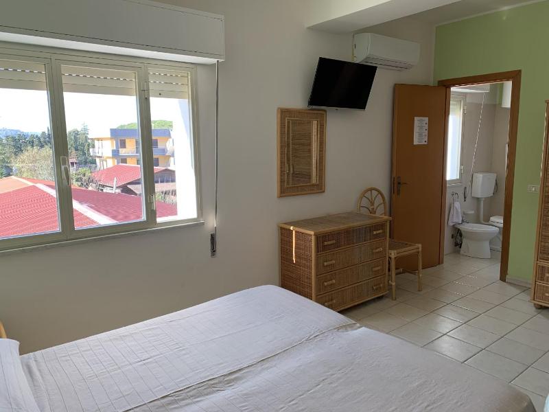 Standard Quadruple Room image 4
