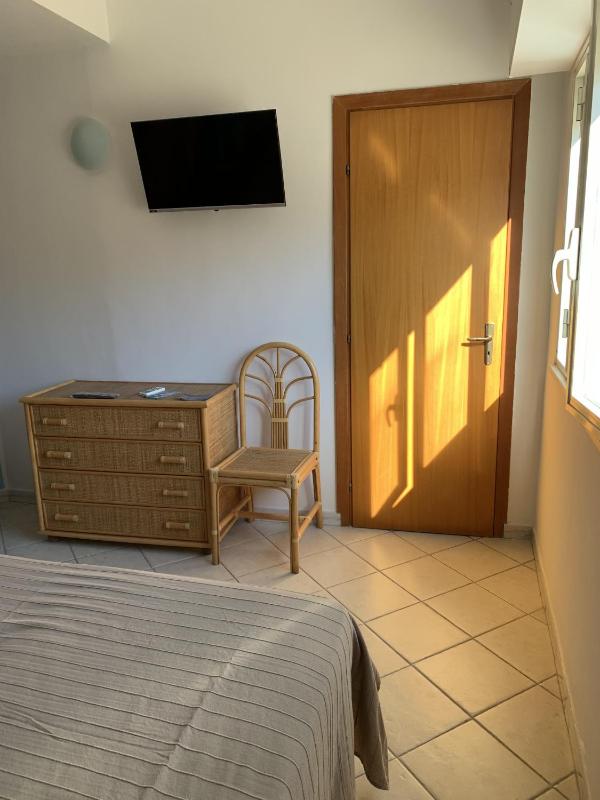 Standard Triple Room with Sea View image 4