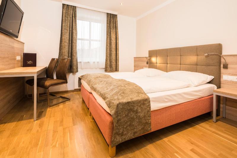 Standard Double Room image 1
