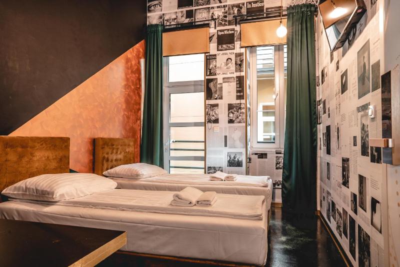 Twin Room with Private Bathroom image 1