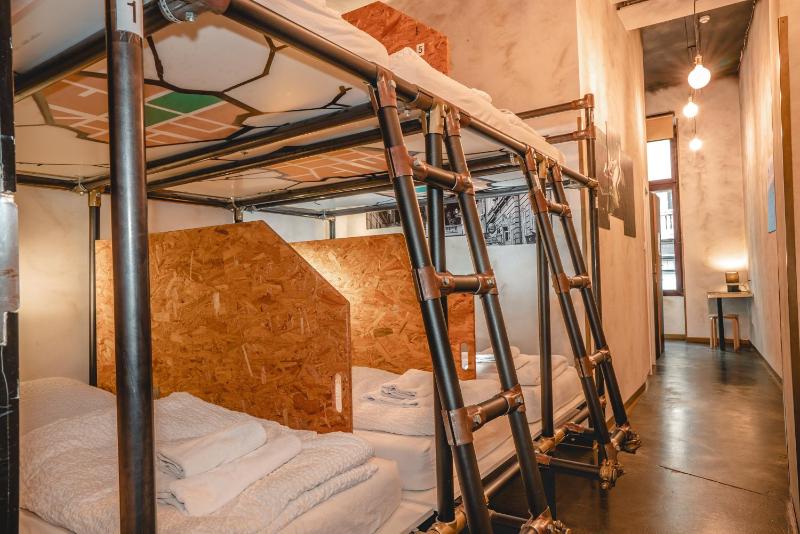 Bed in 6-Bed Mixed Dormitory Room image 1
