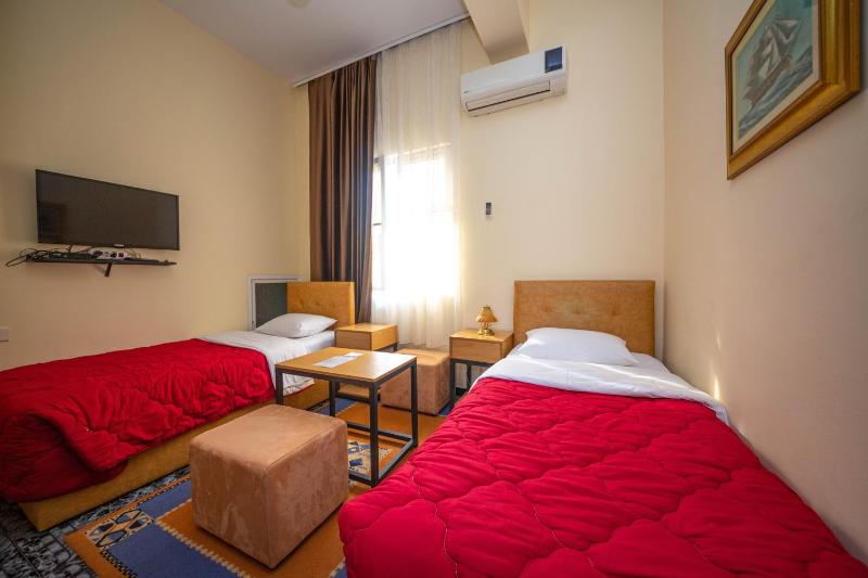 Standard Twin Room with Free Wi-Fi image 3