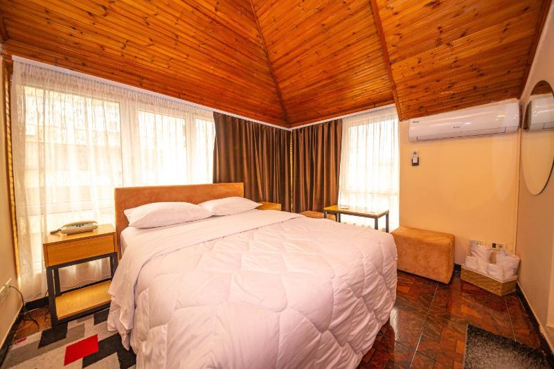 Standard Double Room with Free Wi-Fi image 1