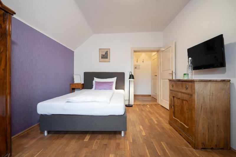 Single Room image 3