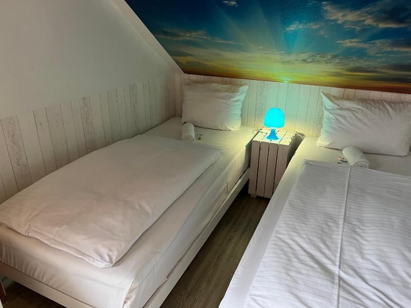 Standard Double Room with Shared Bathroom and Shared Kitchen image 4