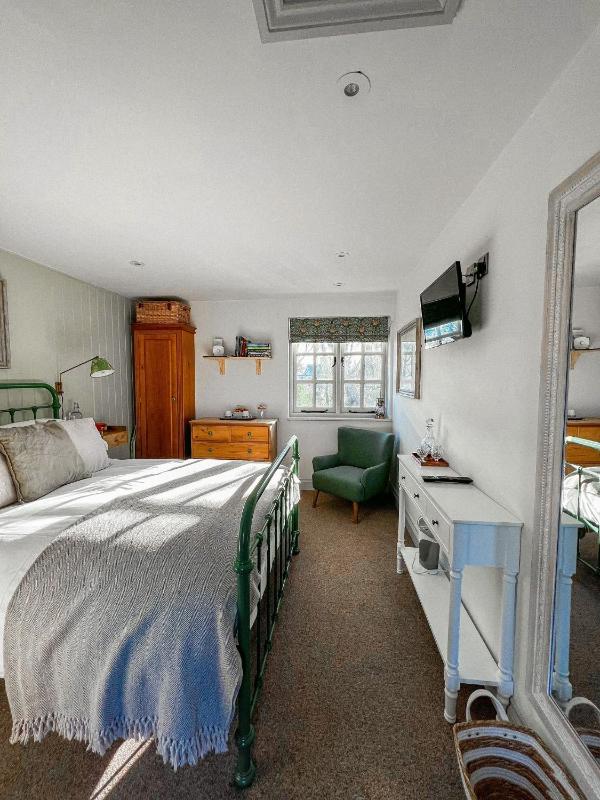 Double Room with Garden View image 4