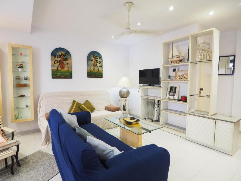 Sunflower Apartment by Hello Homes Sitges - image 9
