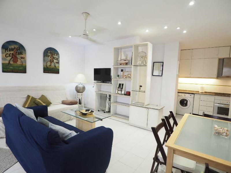 Sunflower Apartment by Hello Homes Sitges - image 17