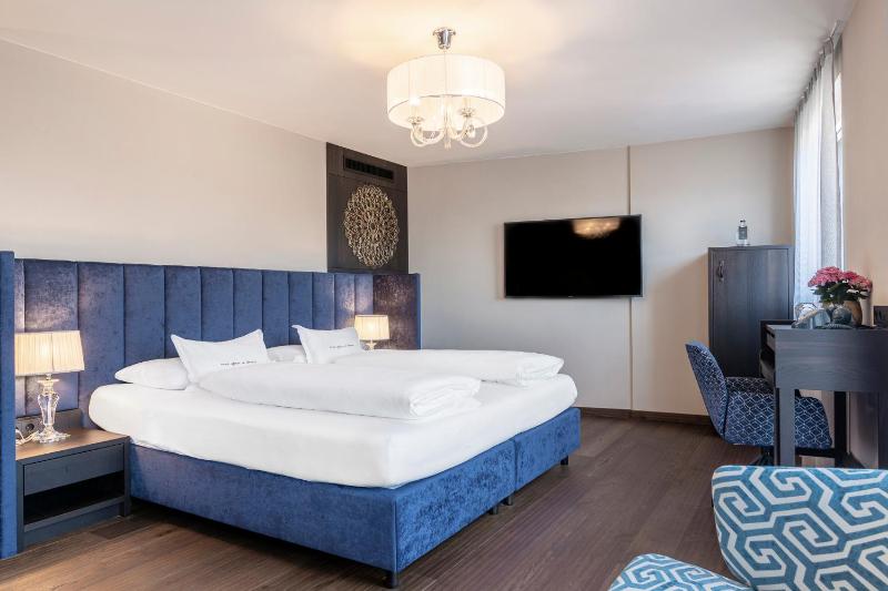 Superior Double Room image 3