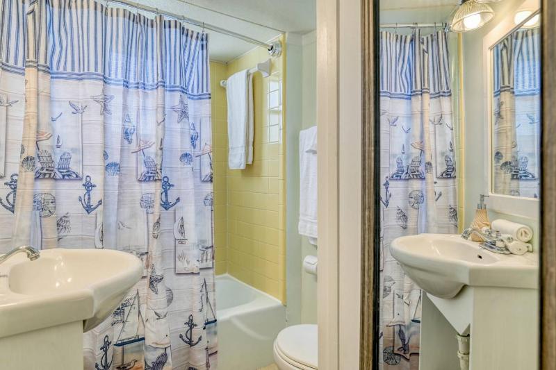 Anchors Away River House - image 4