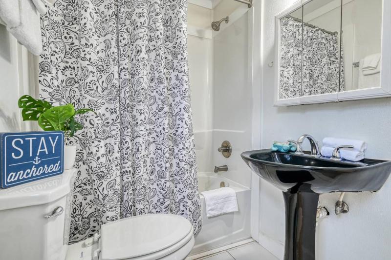 Anchors Away River House - image 43