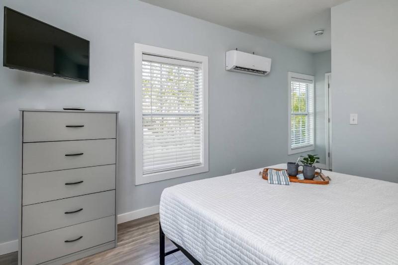 Anchors Away River House - image 36
