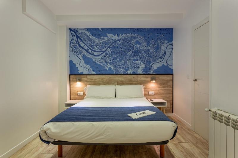Basic Double Room image 4