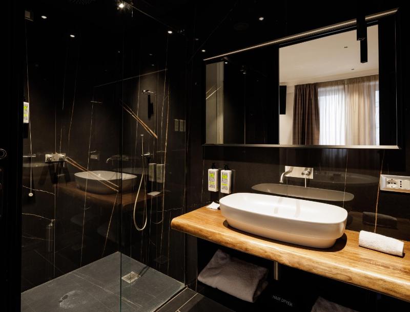 Junior Suite image 3