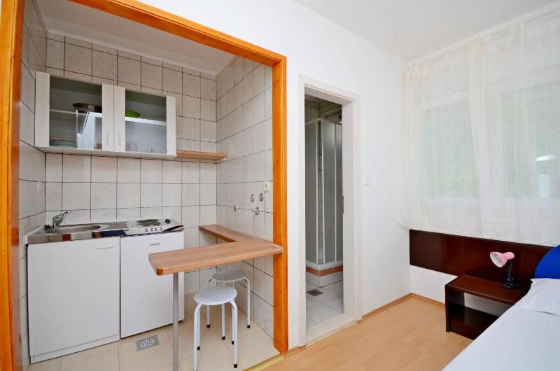 Studio with Garden View image 1