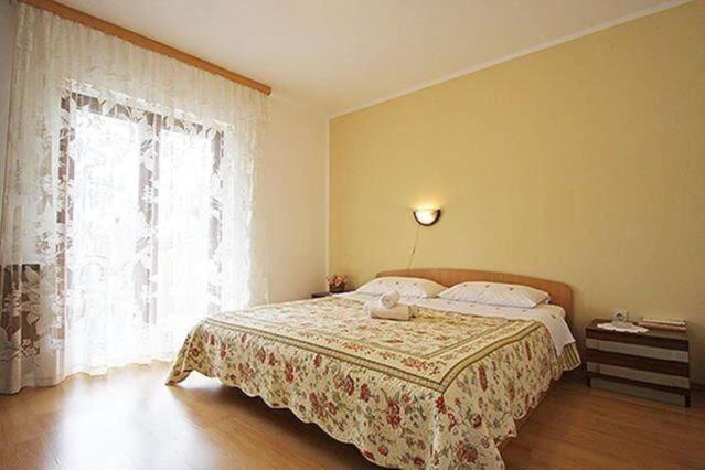 Two-Bedroom Apartment with Balcony image 1