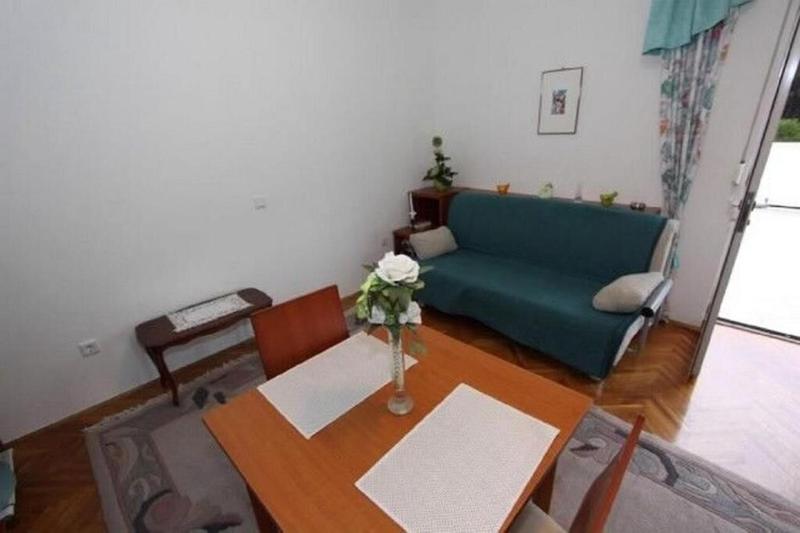 One-Bedroom Apartment - Second Floor image 4