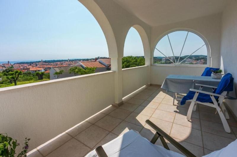 One-Bedroom Apartment with Balcony image 1