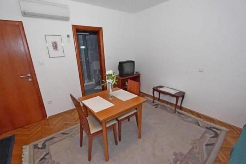 One-Bedroom Apartment - Second Floor image 3