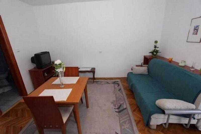 One-Bedroom Apartment - Second Floor image 2