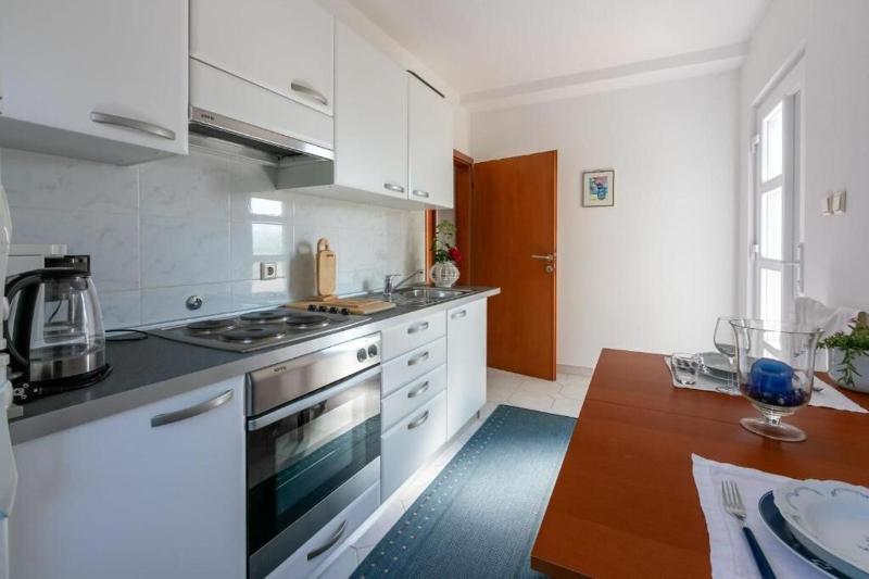One-Bedroom Apartment with Terrace image 2