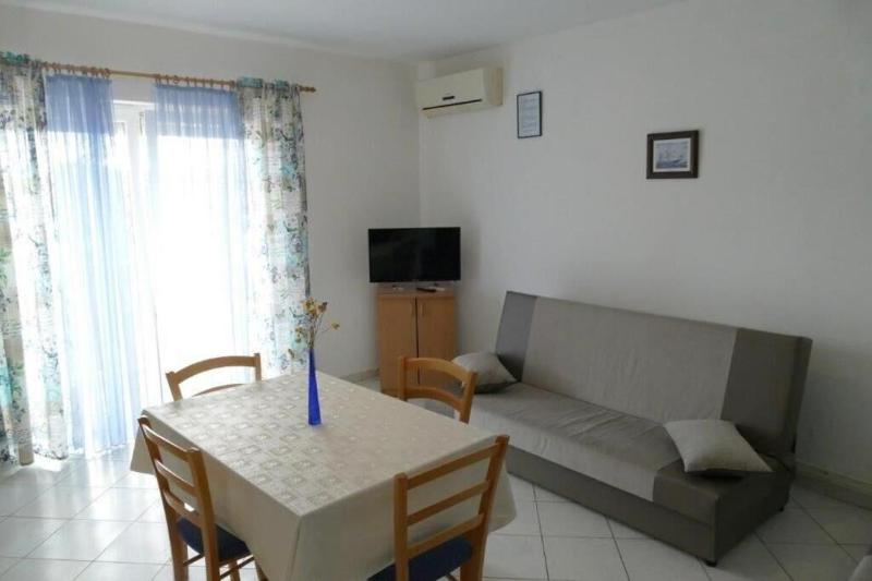 One-Bedroom Apartment - Second Floor image 3