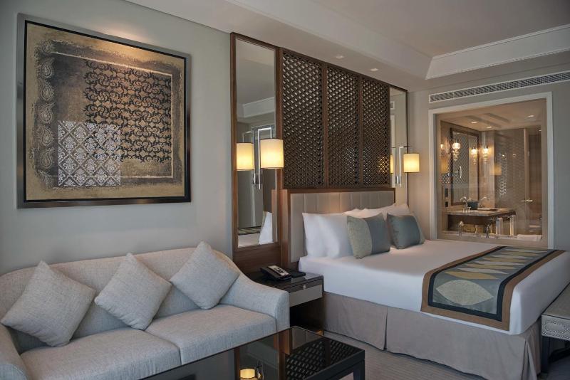 Luxury King Room With Burj View image 3