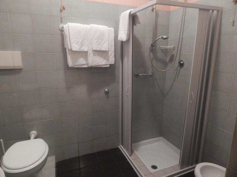Double Room image 3