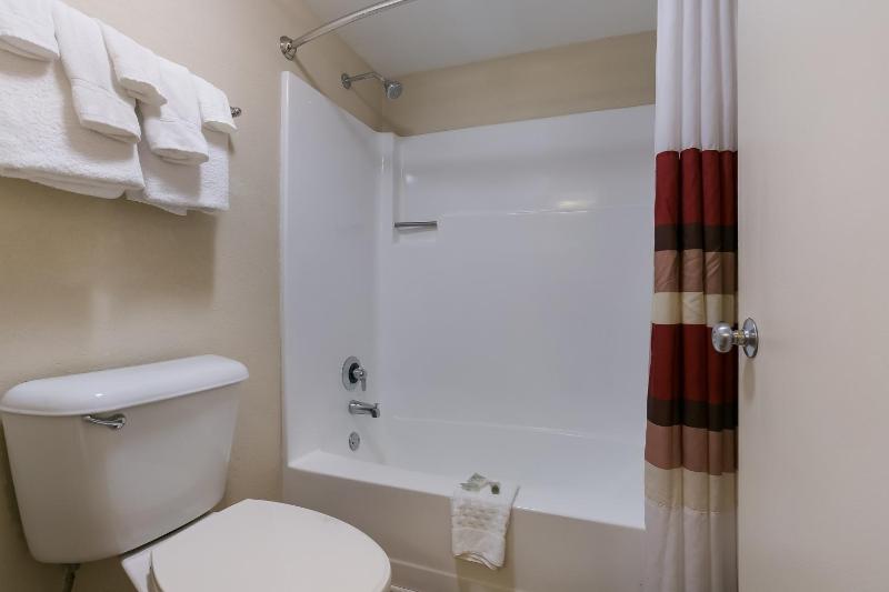 Deluxe Room with Two Queen Beds Smoke Free image 2