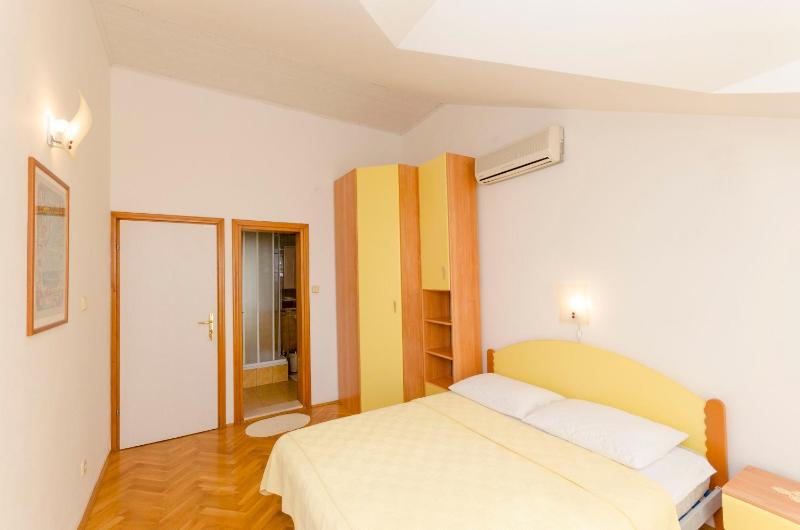 Double Room image 4
