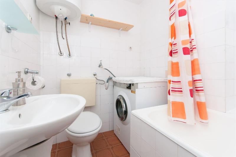 One-Bedroom Apartment image 2
