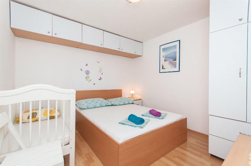 One-Bedroom Apartment image 4