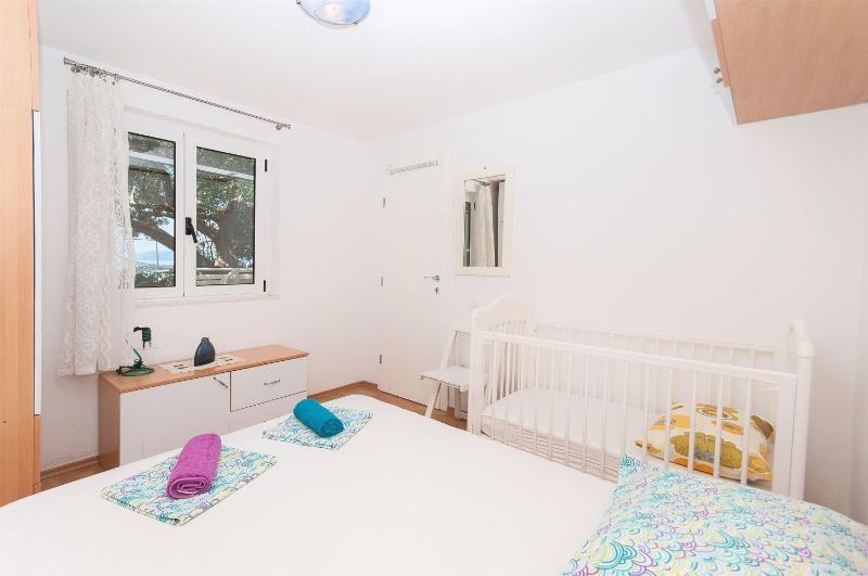 One-Bedroom Apartment image 3