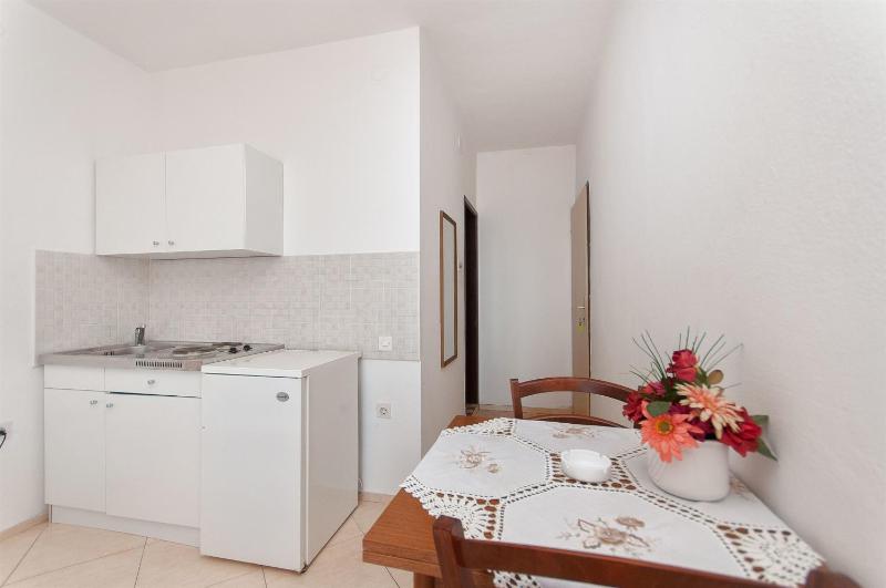 Standard Studio - Second Floor image 3