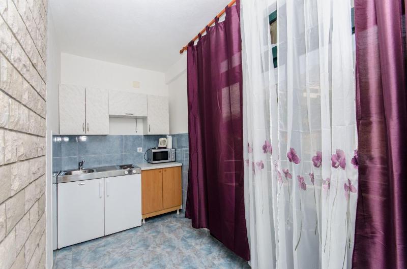 Apartment and Rooms Ivan - image 5