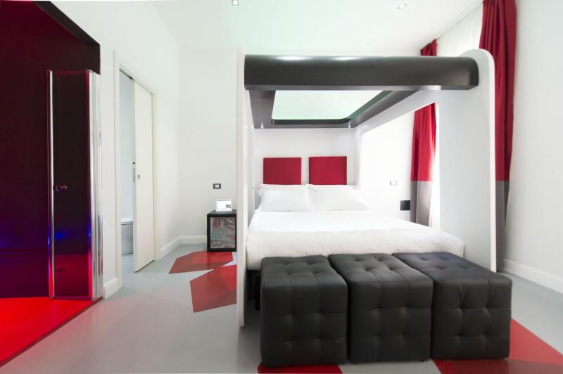 Deluxe Room image 4