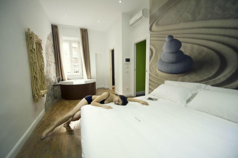 Suite with Spa Bath image 2