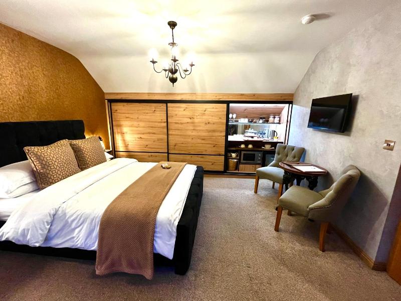 Deluxe Double Room image 2