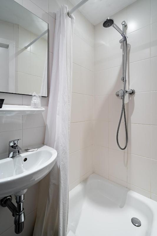 Single Room image 2