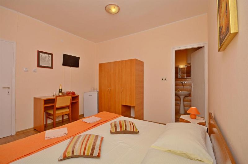 Apartment and Room Ivica - image 8