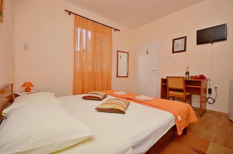 Apartment and Room Ivica - image 11