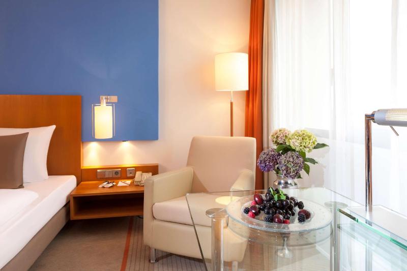 Superior Queen Room image 3